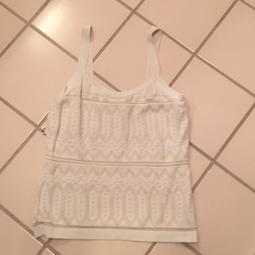 Pretty cream subtle design knit tank